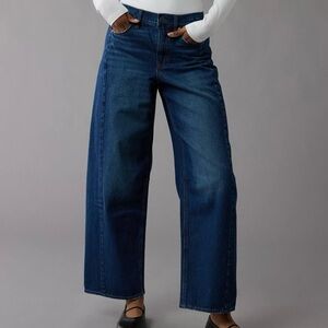AMERICAN EAGLE Dreamy Drape Barrel Jeans (Size: 00/24) NWT